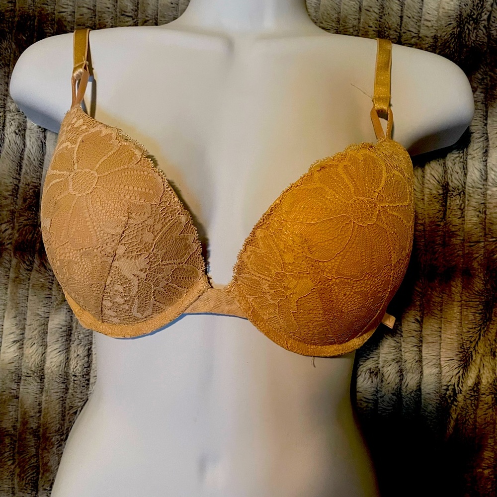 Victoria’s Secret Push Up Bra 34D Allover Lace